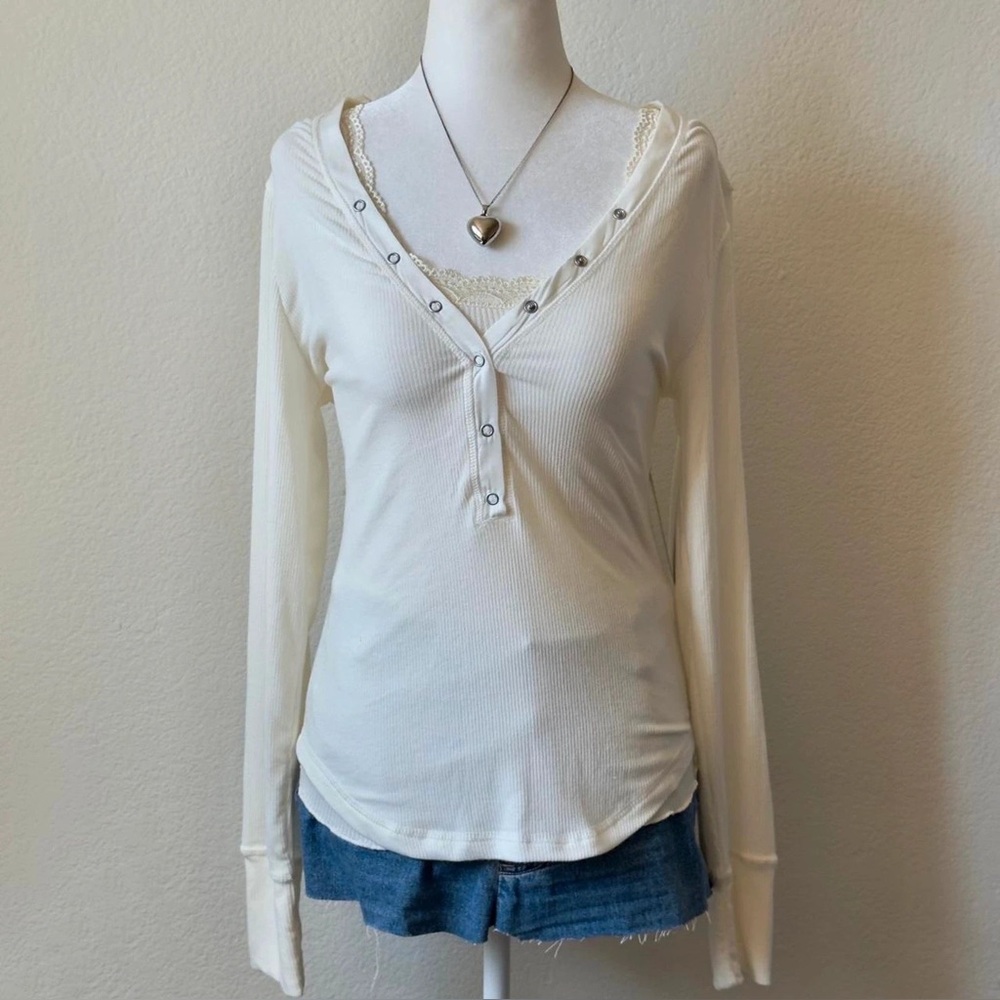 2000s white long sleeve button up henley